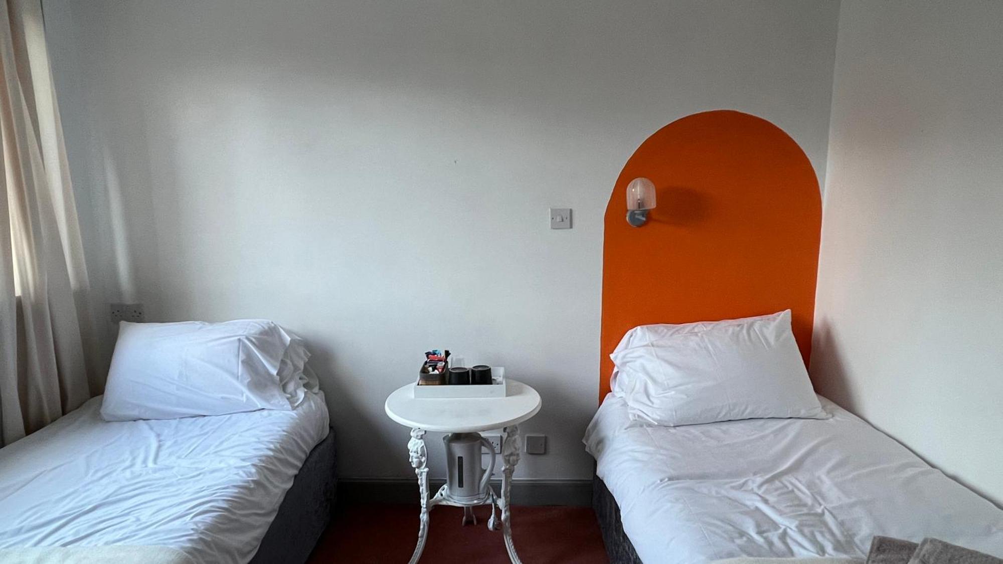 Hotel Square Томінтоул Екстер'єр фото