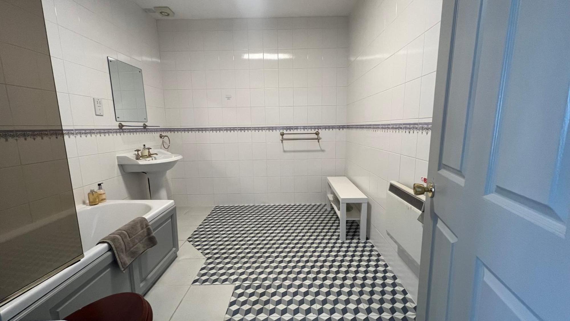 Hotel Square Томінтоул Екстер'єр фото