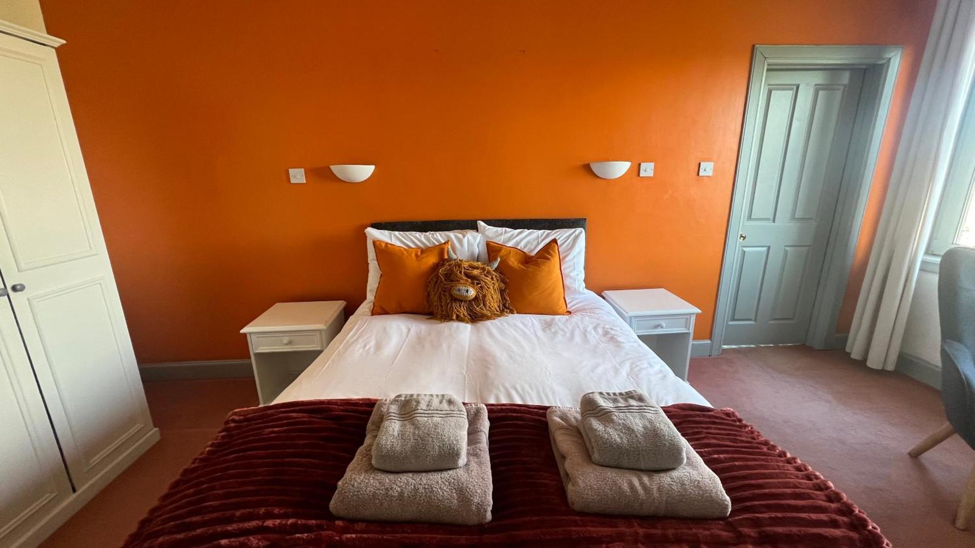 Hotel Square Томінтоул Екстер'єр фото